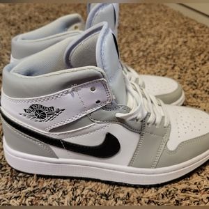 Nike Air Jordan Mids